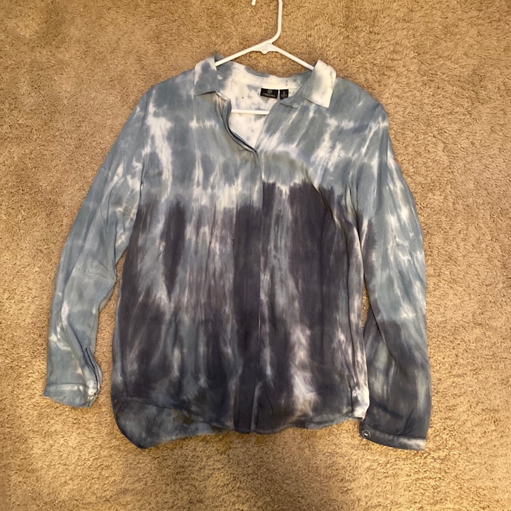Versona button down